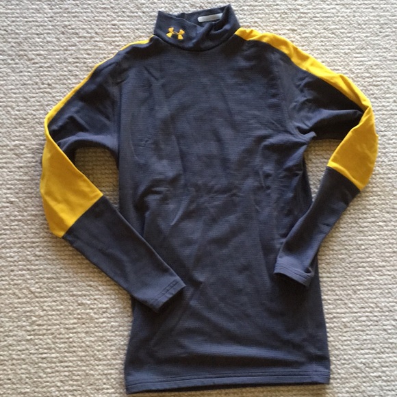 Under Armour top, first layer - Picture 2 of 5